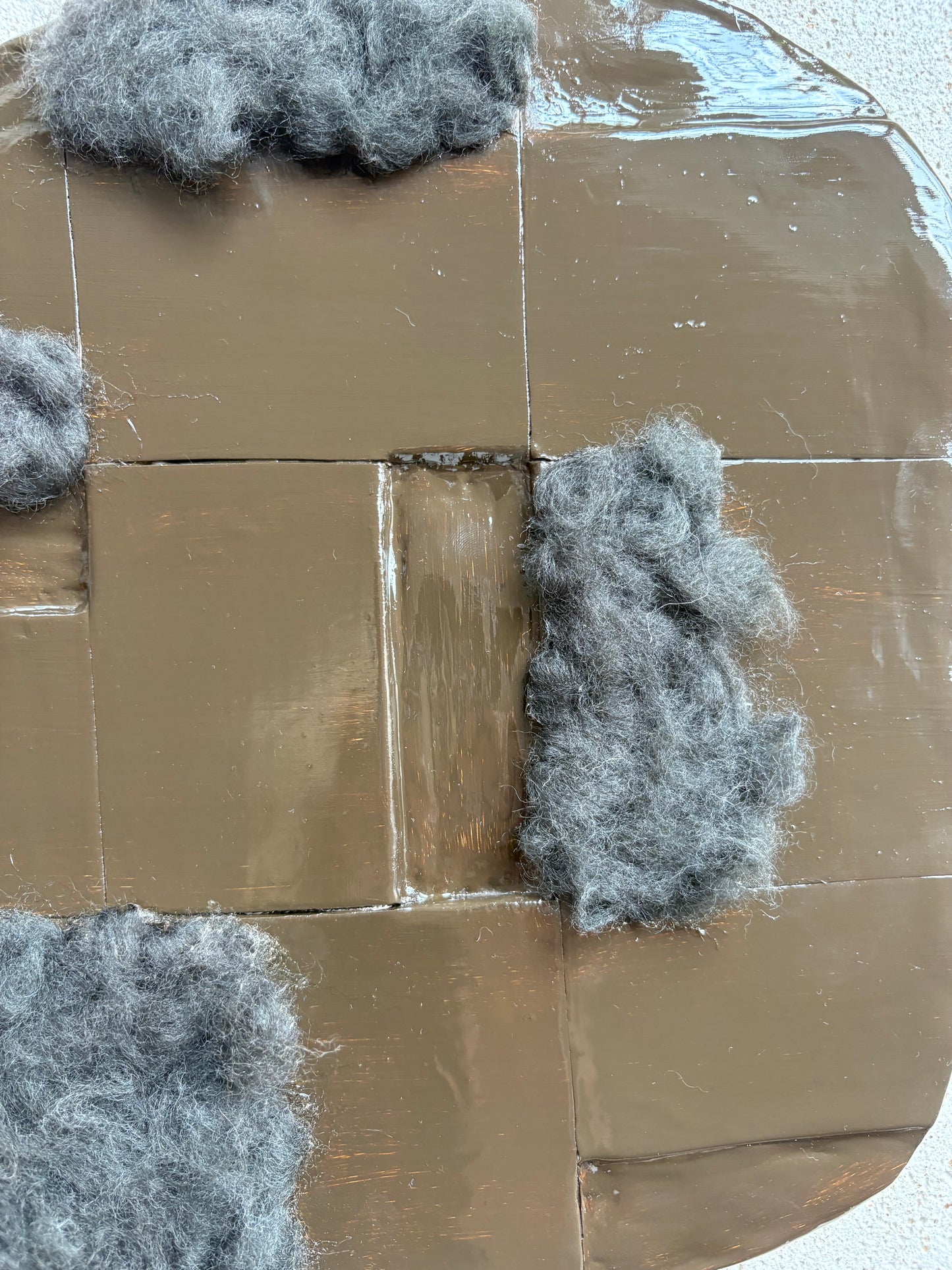 CUBIC . Brun Sculpté