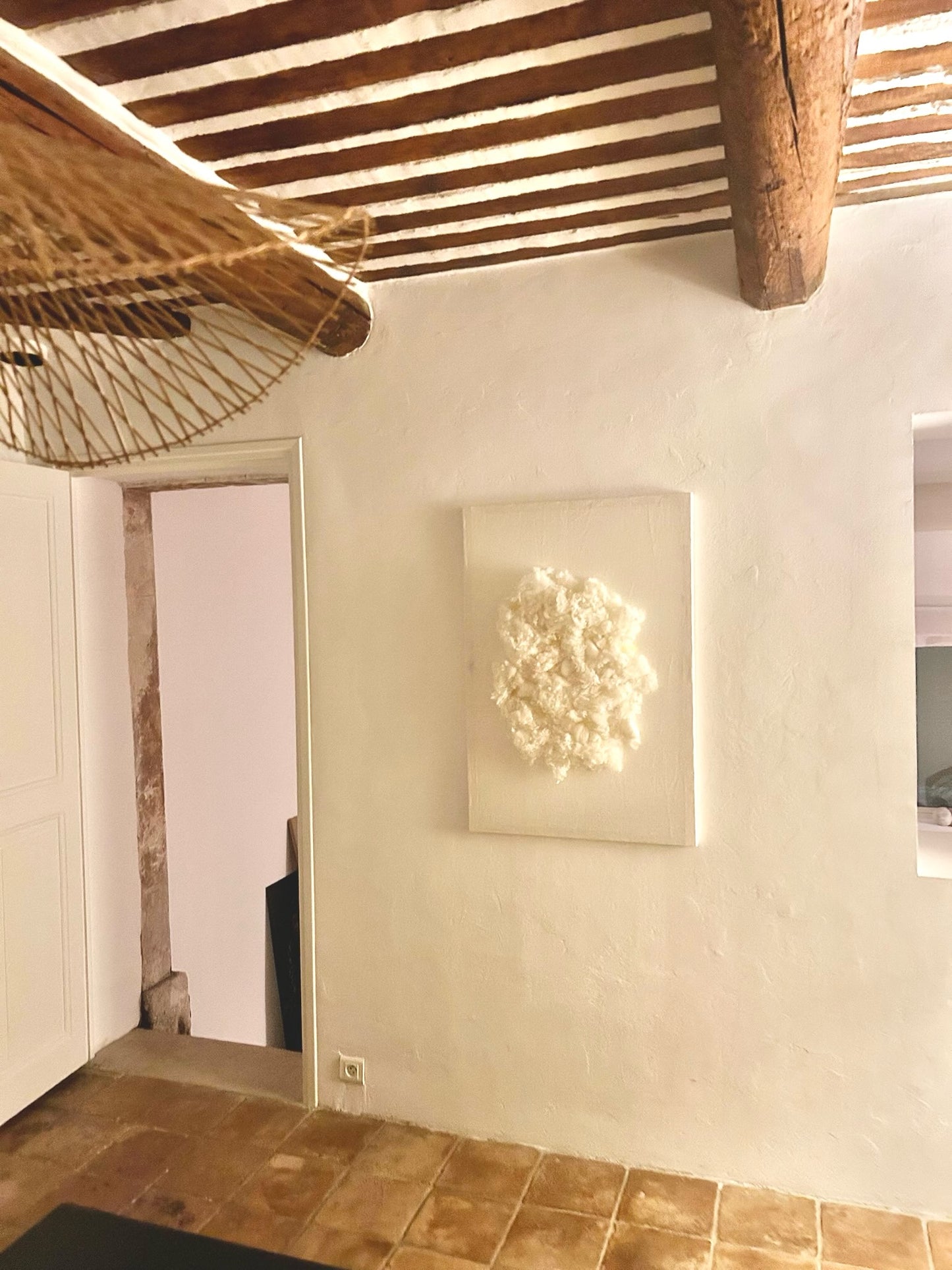 BRUT . Knotted stitch canvas .